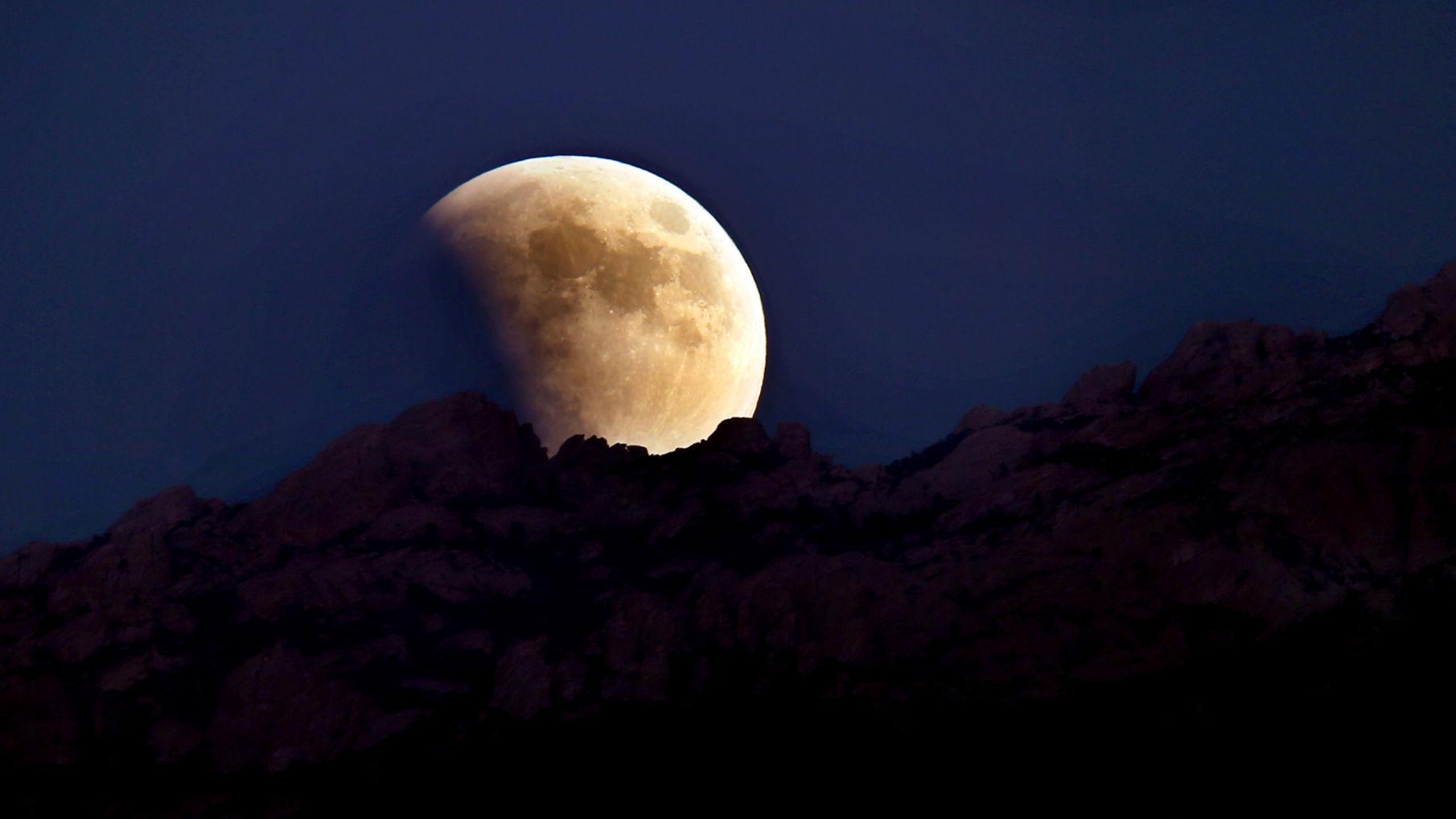 A total lunar eclipse like tonight's won't be visible in Tucson again until 2021